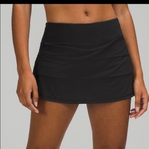 NWT black lululemon pace rival skirt size 0 12”